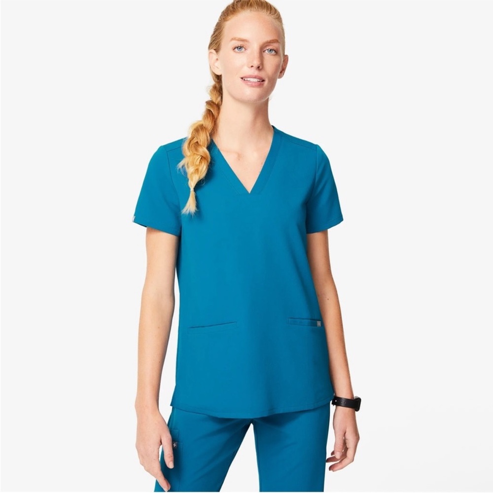Figs Casma Scrub Top in Alps Blue XS